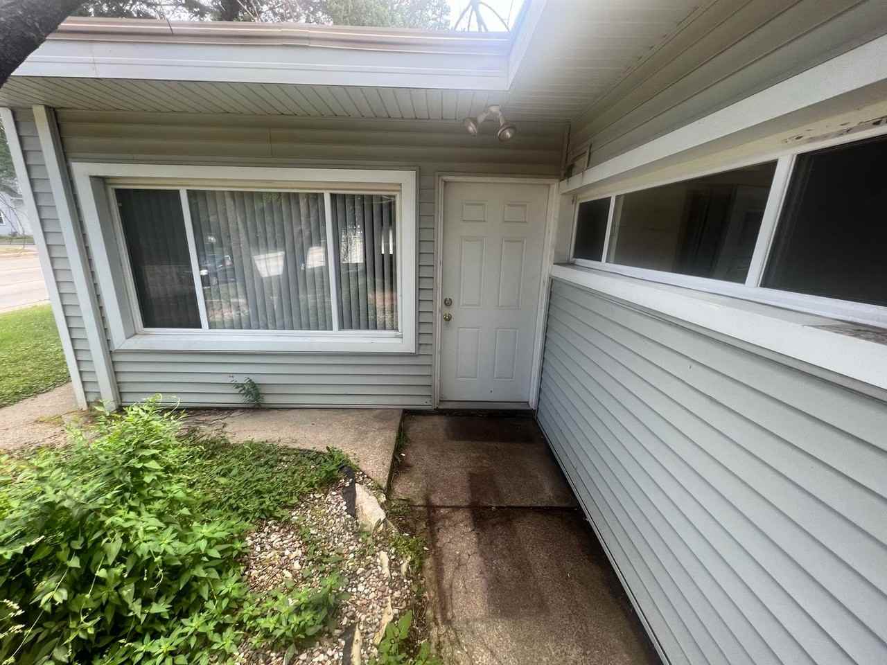 3226 Lincoln Way - Photo 2 of 49