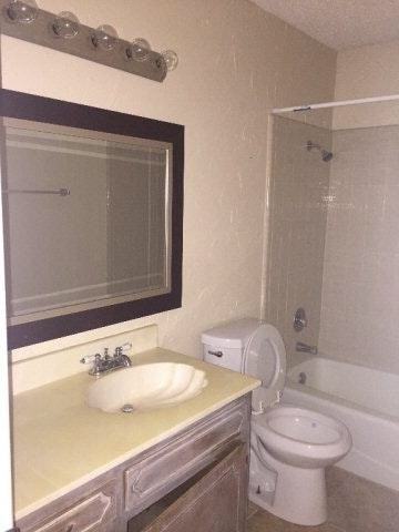950 W 31st St - Photo 3 of 10