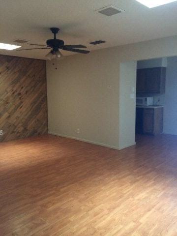 950 W 31st St - Photo 7 of 10