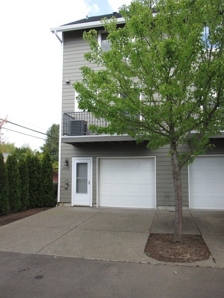 17297 Southwest Whitley Way - Photo 2 of 13