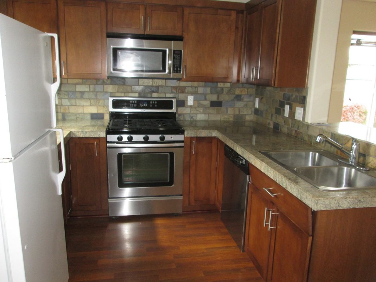 17297 Southwest Whitley Way - Photo 4 of 13