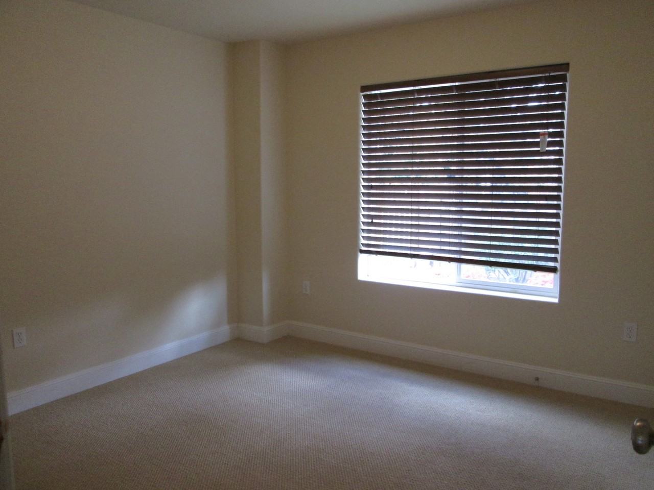 17297 Southwest Whitley Way - Photo 5 of 13