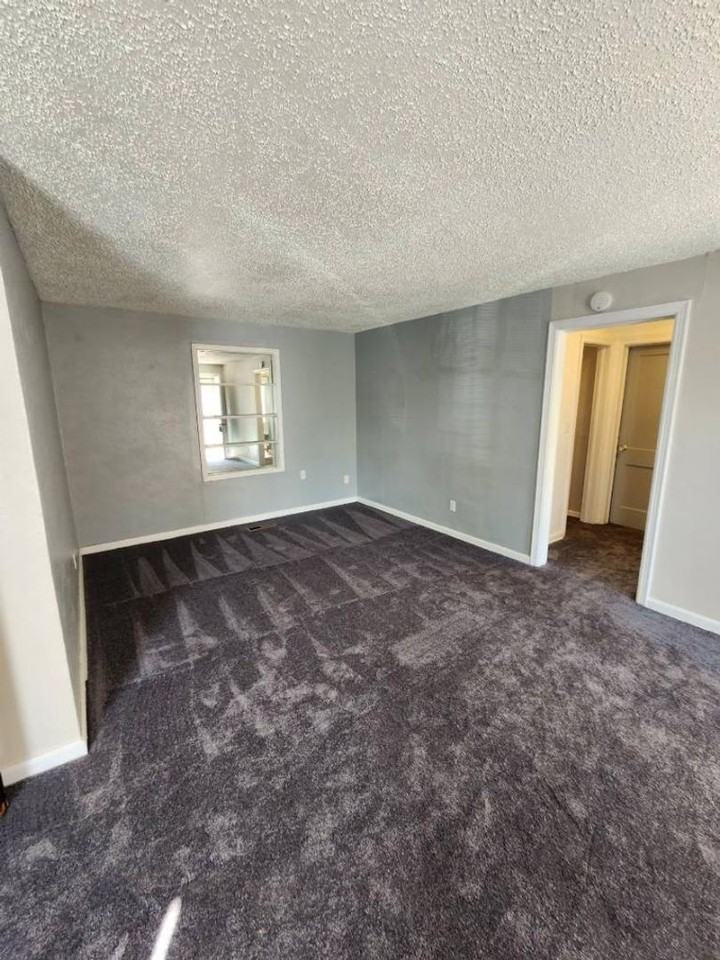 837 Ne 65th St - Photo 3 of 27