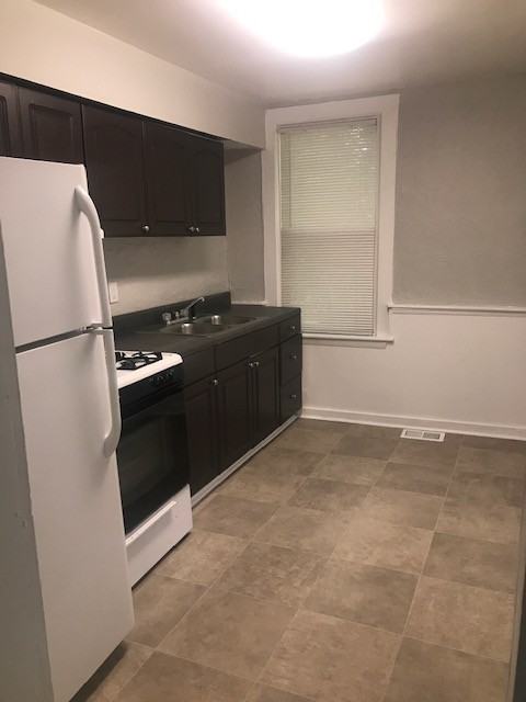1264 W 37th St - Photo 3 of 9