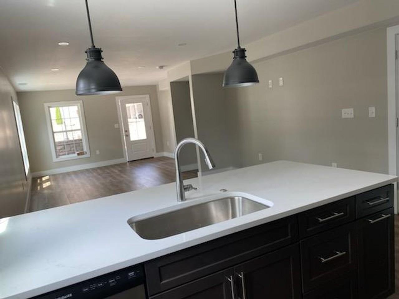 516 N Lincoln St - Photo 2 of 14