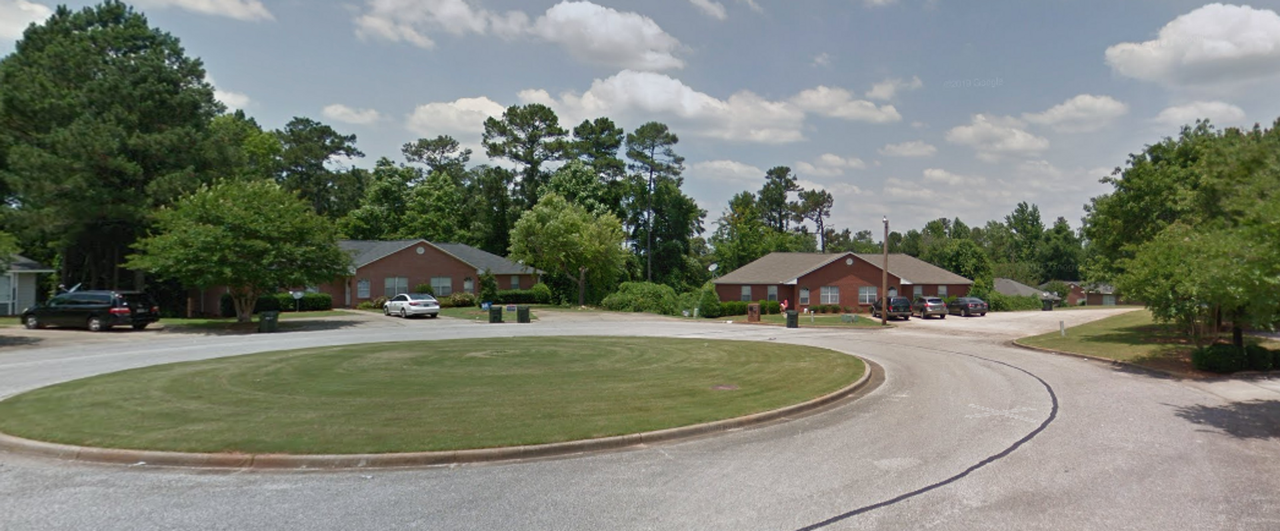 1058 Northpointe Cir - Photo 2 of 9