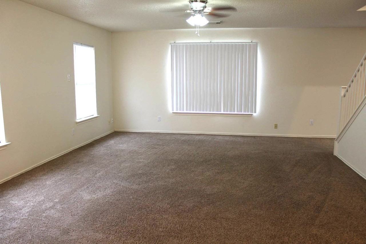 1319 Carmel Oaks - Photo 7 of 14