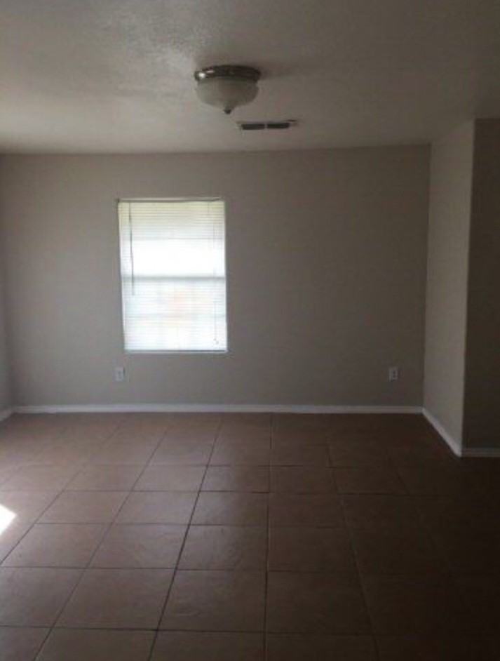 9827 W University Blvd - Photo 4 of 12