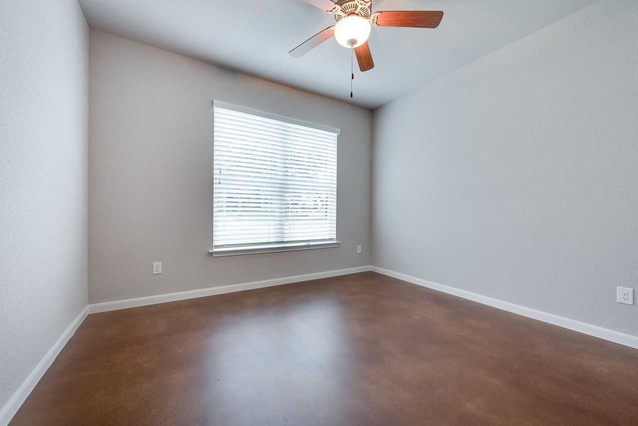 2538 S University Dr - Photo 3 of 8