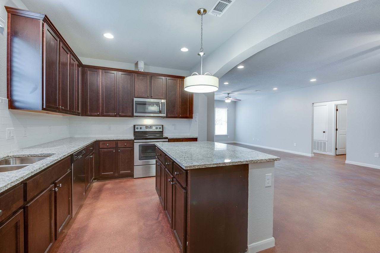 2538 S University Dr - Photo 6 of 8