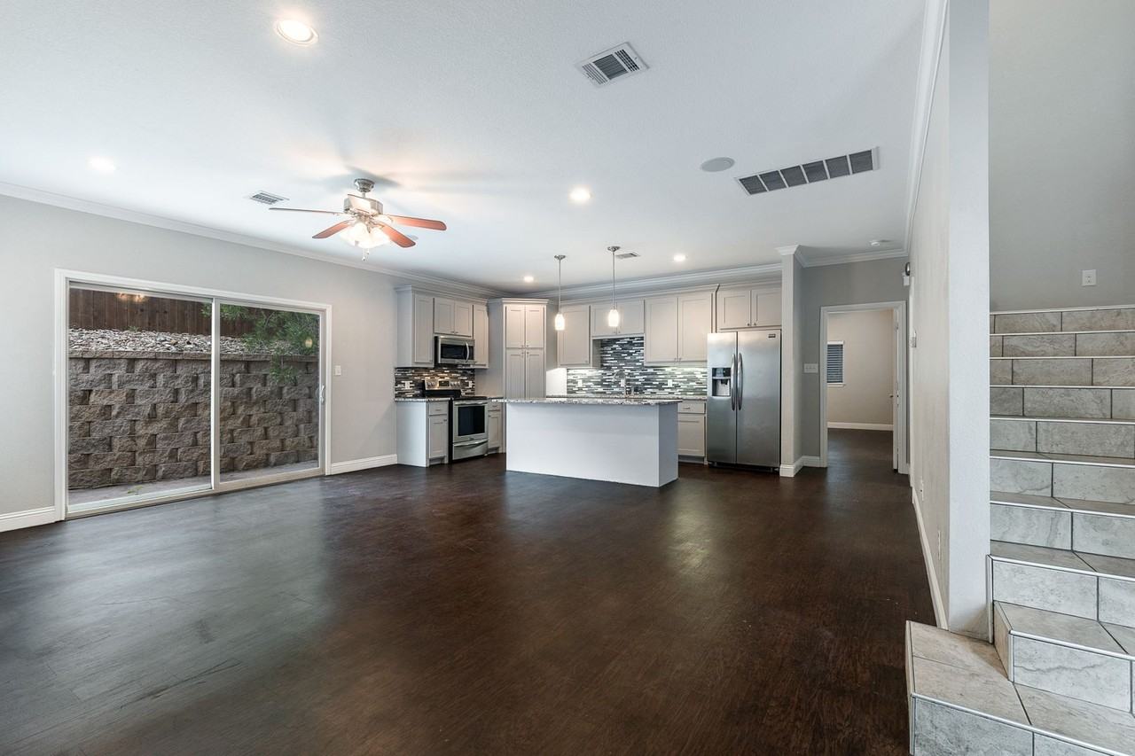 2832 Forest Park Blvd - Photo 2 of 12