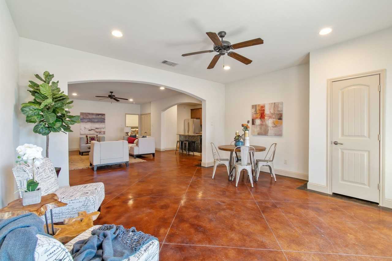 3136 Rogers Ave - Photo 4 of 29