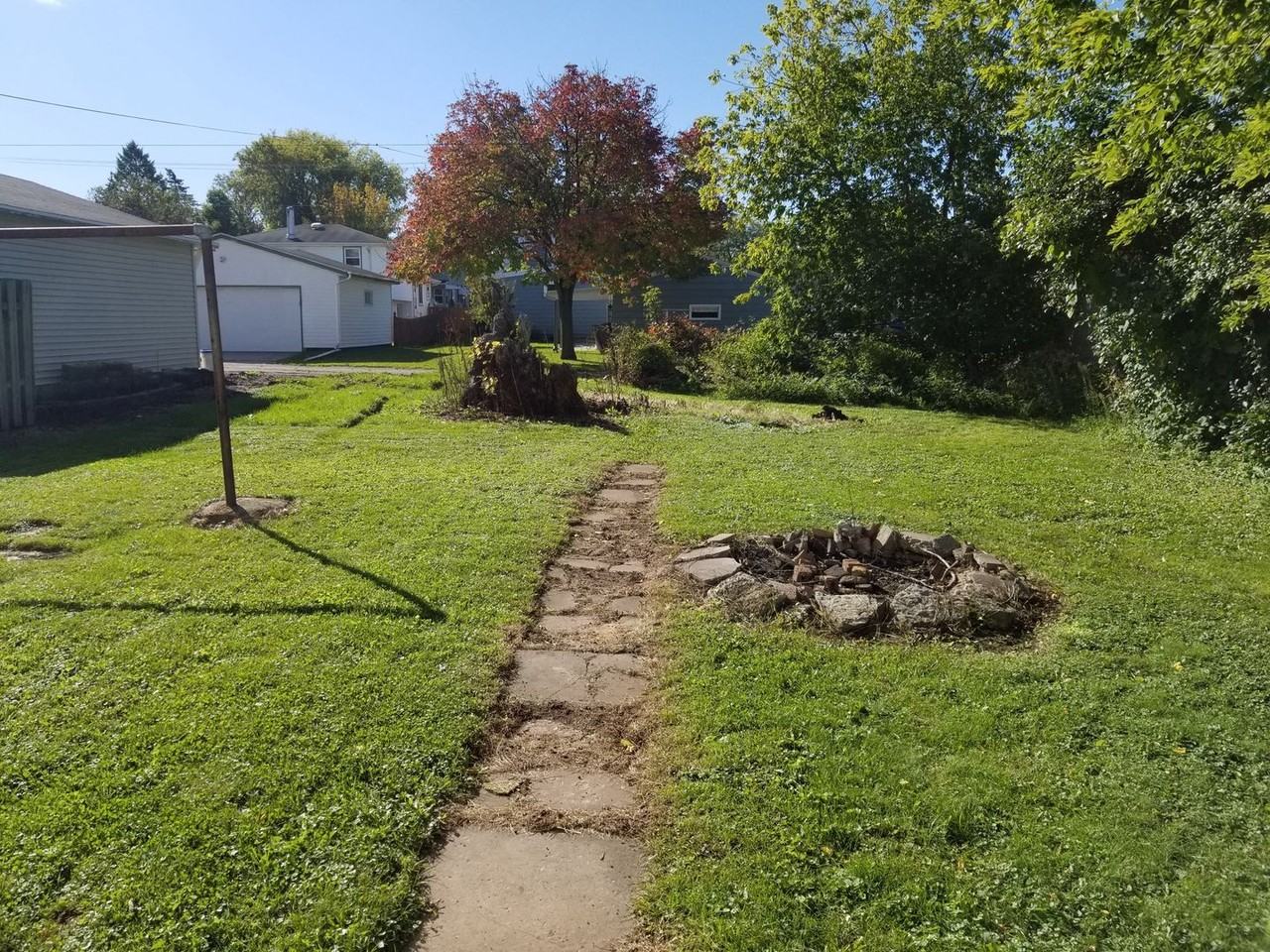 707 E 9th St - Photo 2 of 27