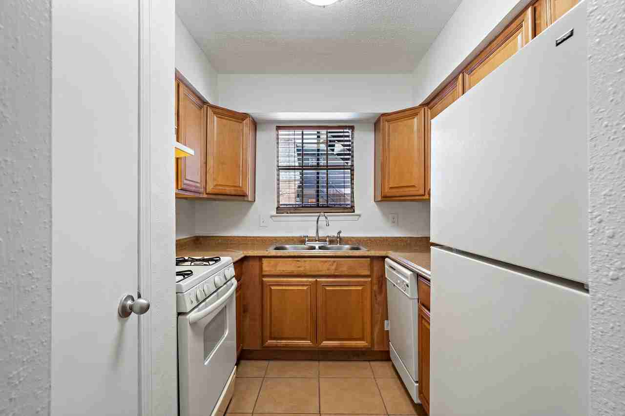 711 Holiday Dr - Photo 4 of 10