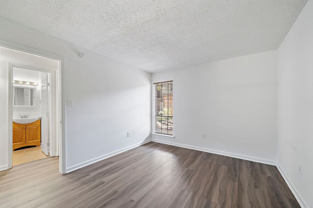 711 Holiday Dr - Photo 6 of 10