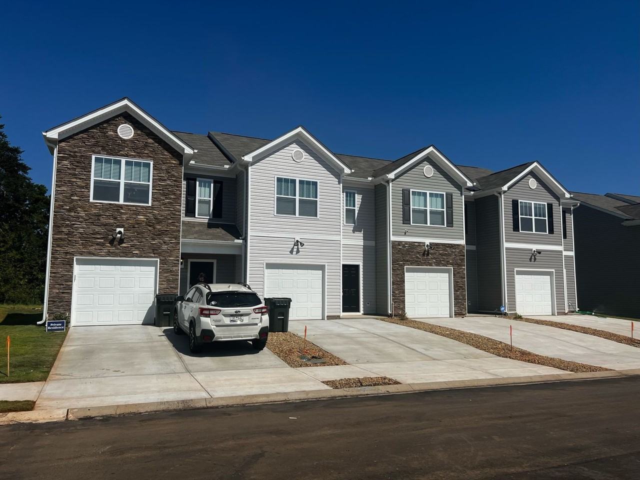 113 Sunriff Ct - Photo 3 of 32
