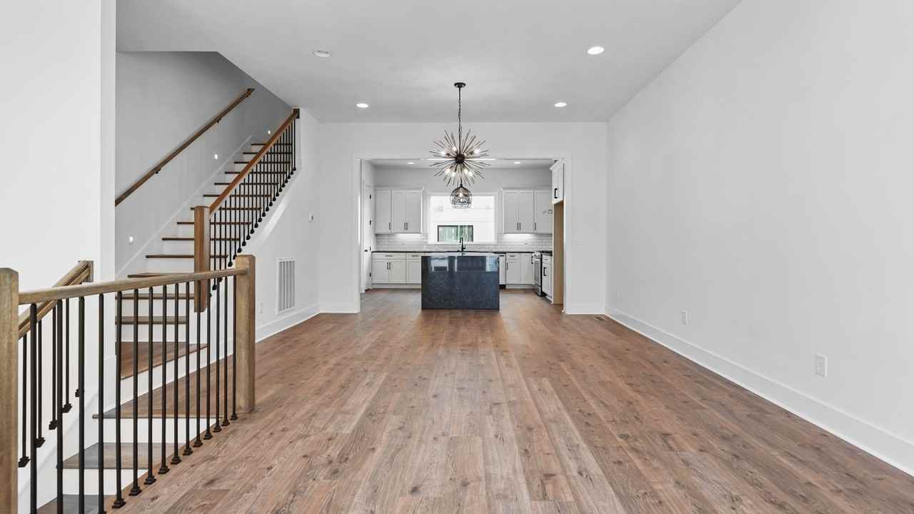 910 Youngs Ln - Photo 6 of 36