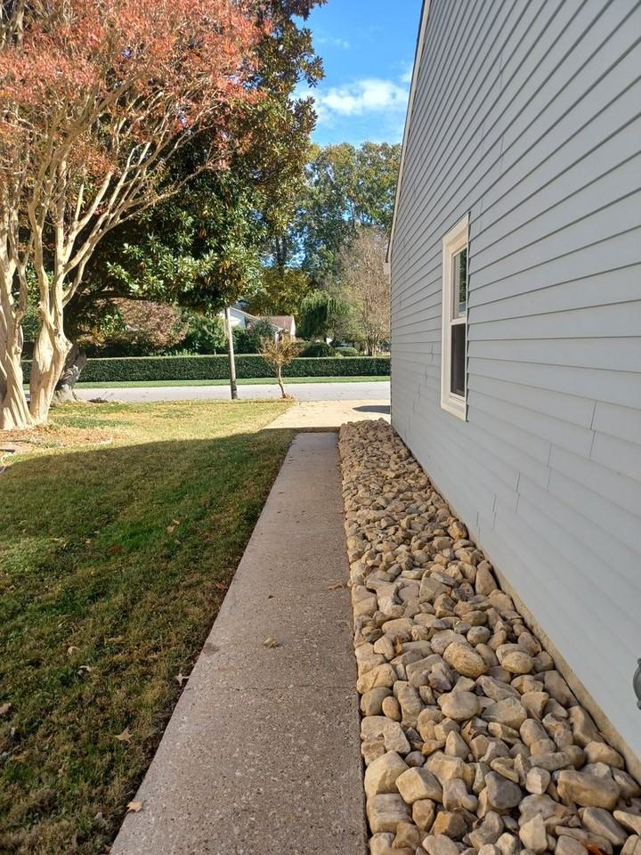 637 Bishop Dr - Photo 2 of 24
