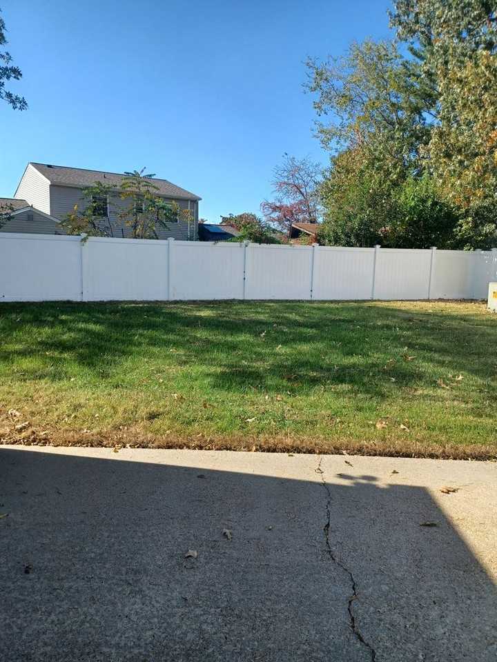 637 Bishop Dr - Photo 3 of 24