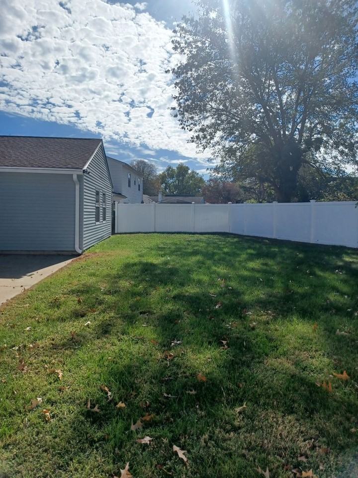 637 Bishop Dr - Photo 4 of 24