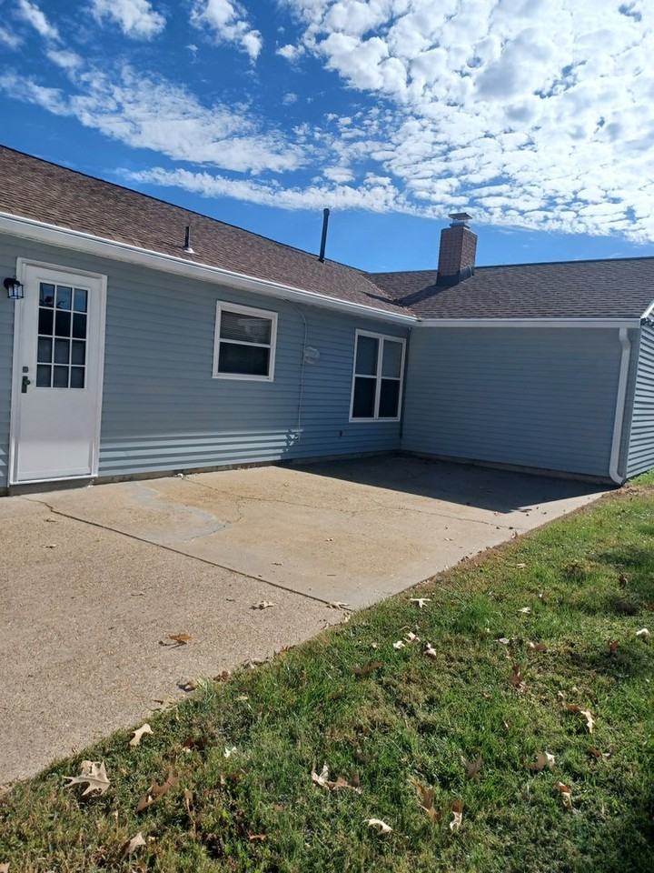 637 Bishop Dr - Photo 5 of 24