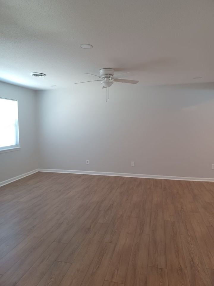 637 Bishop Dr - Photo 7 of 24