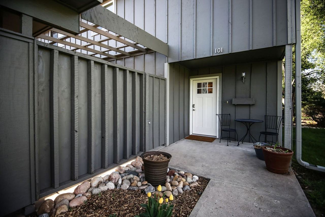 809 E Drake Rd - Photo 2 of 22