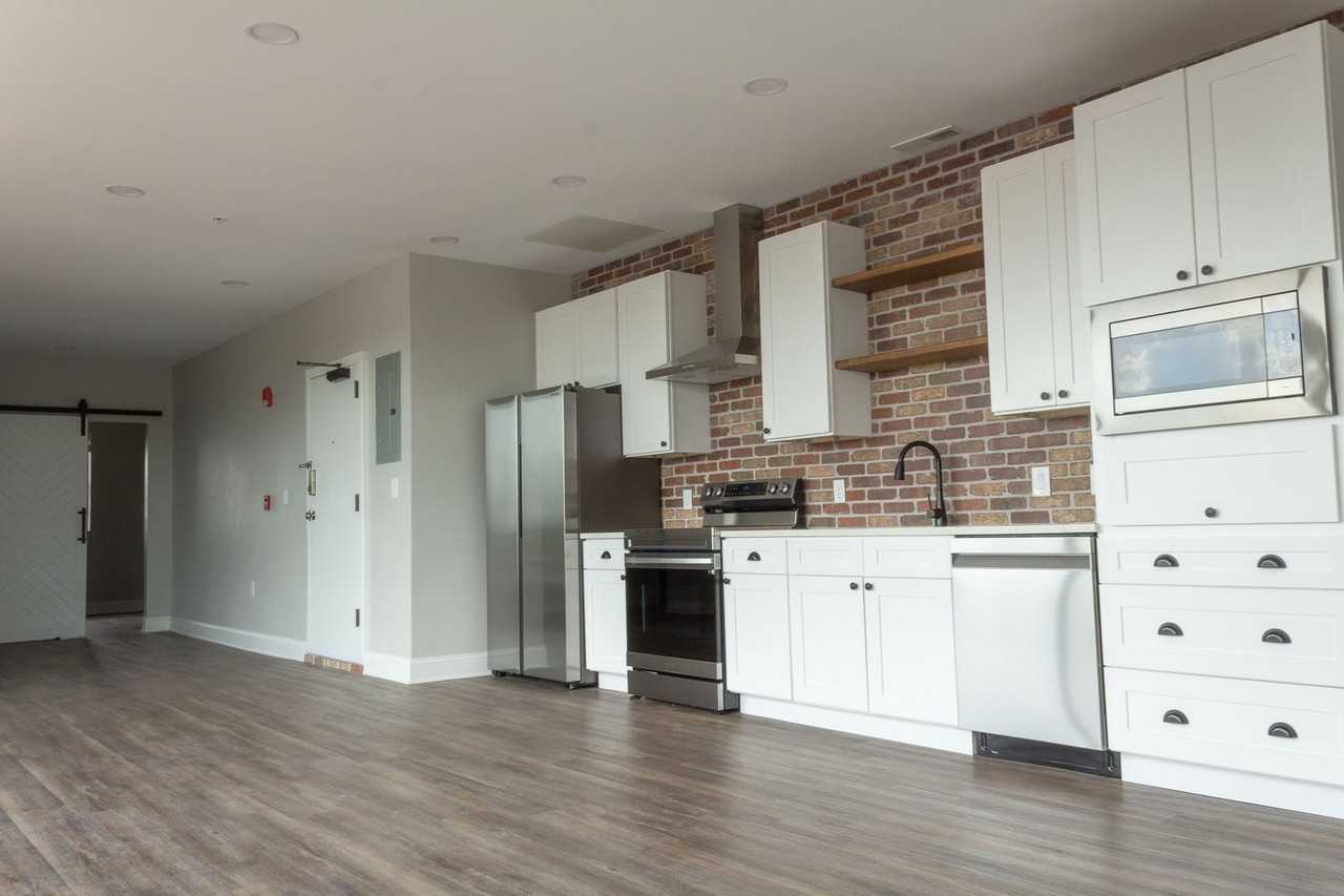 Emhardt Apartments - Photo 7 of 21