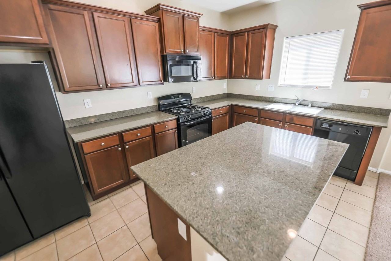 6749 Prairie Dusk Dr - Photo 4 of 23