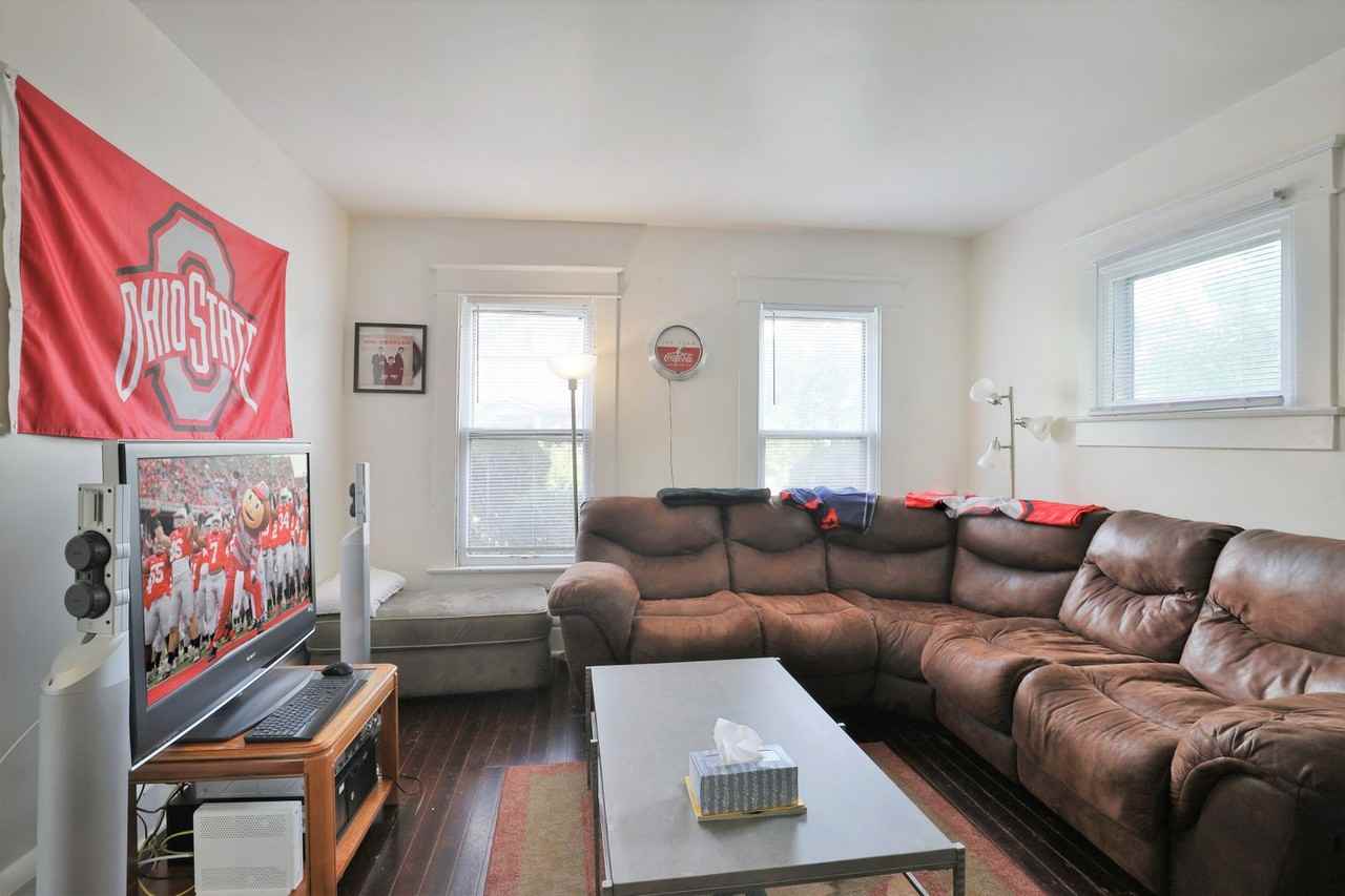 251 E Oakland Ave - Photo 4 of 28