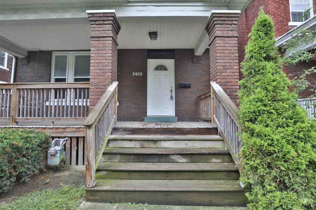 2403 Summit St - Photo 2 of 33