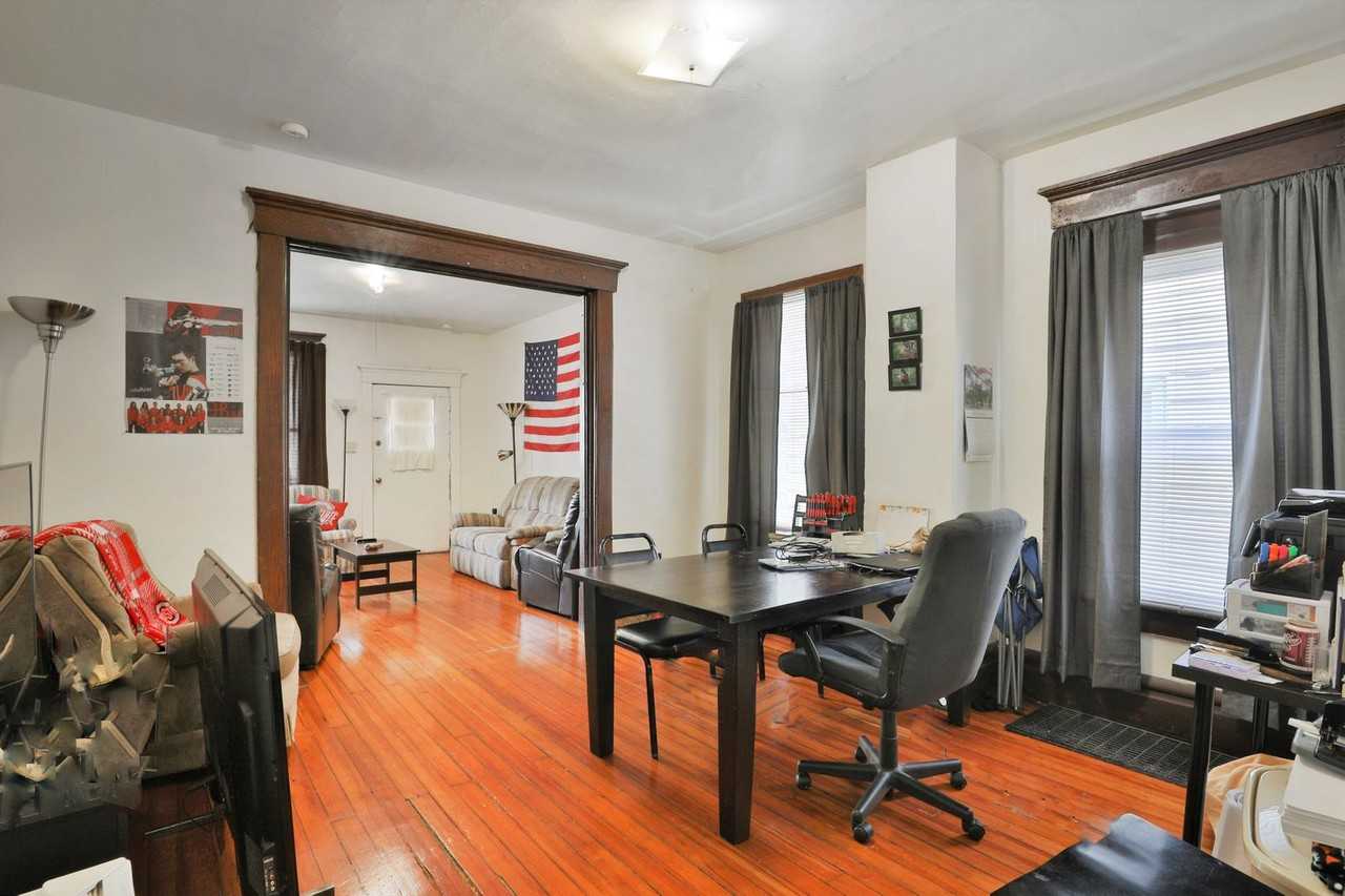 73 E Maynard Ave - Photo 4 of 26