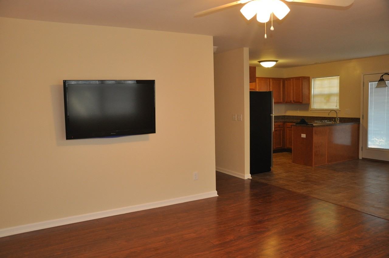 729 Addison Ave - Photo 4 of 12