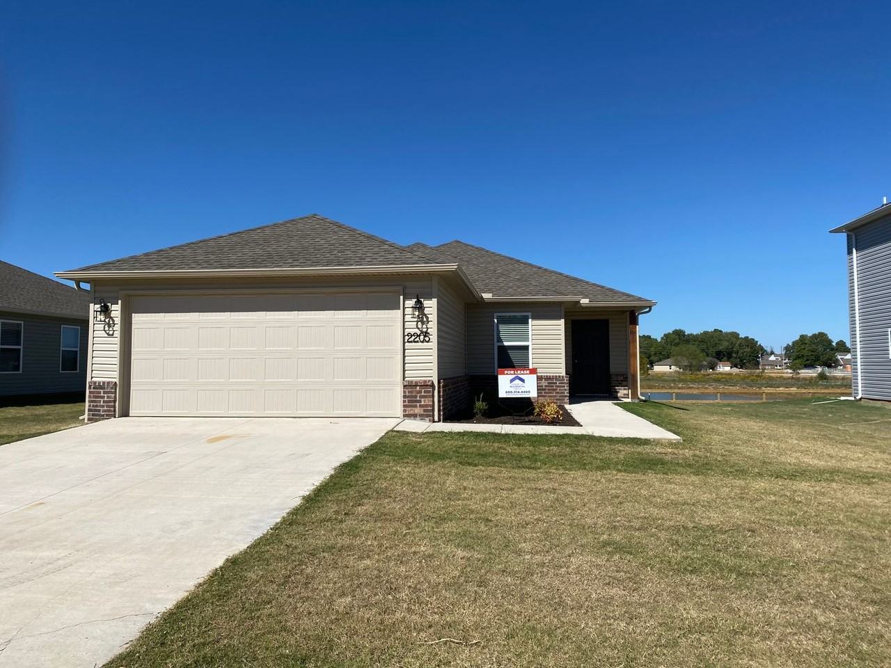 2205 E Fennec St - Photo 4 of 21