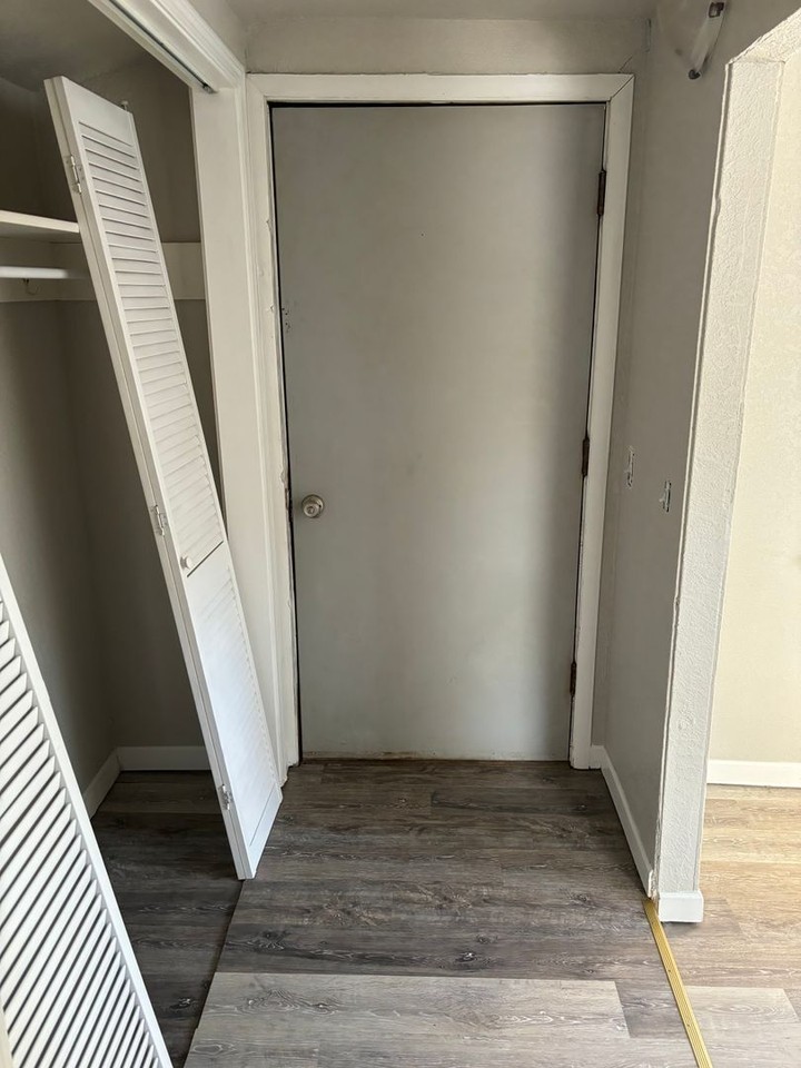 1012 Valley St - Photo 2 of 7