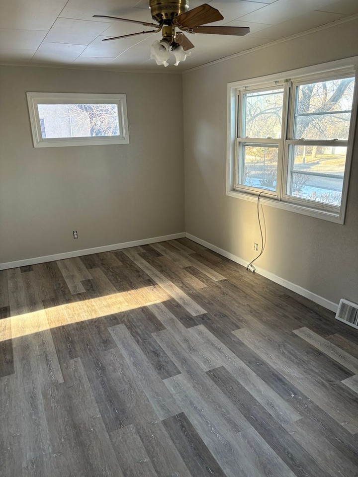 1012 Valley St - Photo 4 of 7