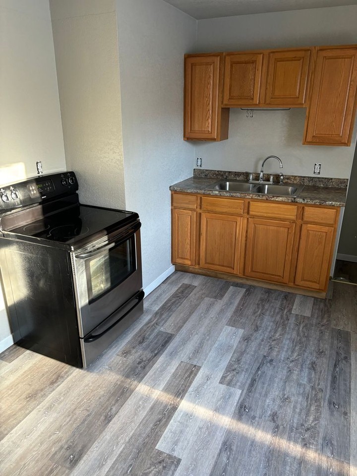 1012 Valley St - Photo 6 of 7