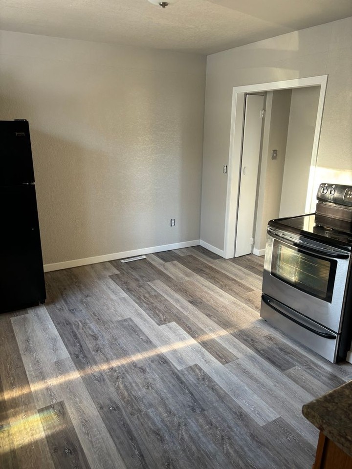 1012 Valley St - Photo 7 of 7