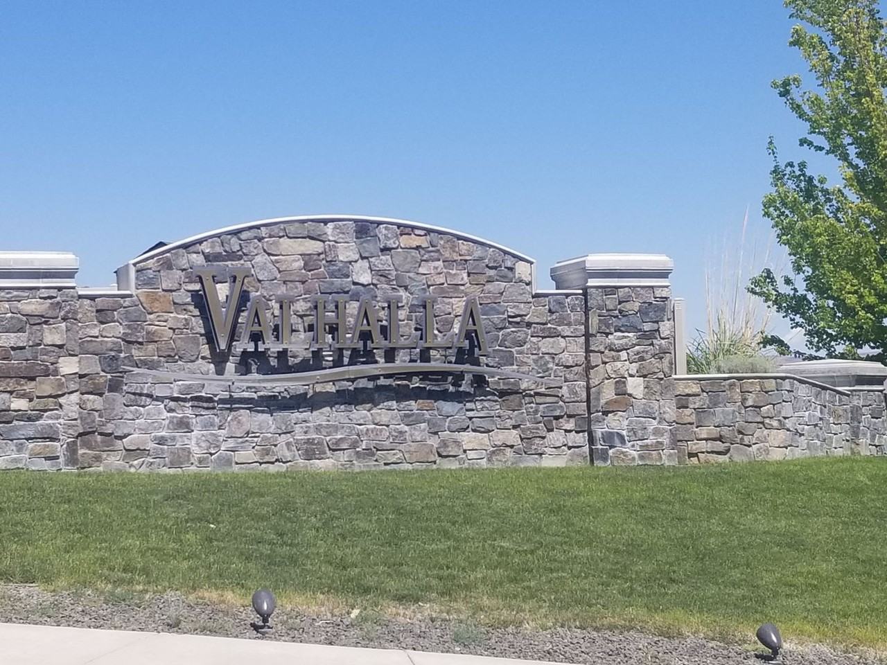 1558 W Goodlander Rd - Photo 3 of 50