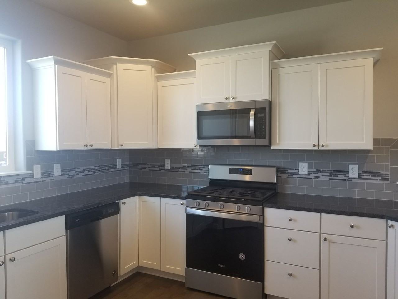 1558 W Goodlander Rd - Photo 4 of 50