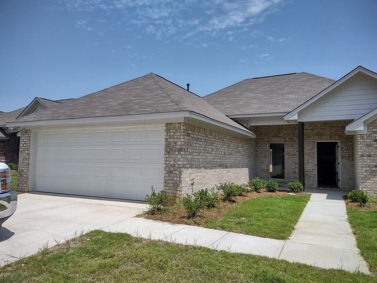 560 Silver Hill - Photo 4 of 25