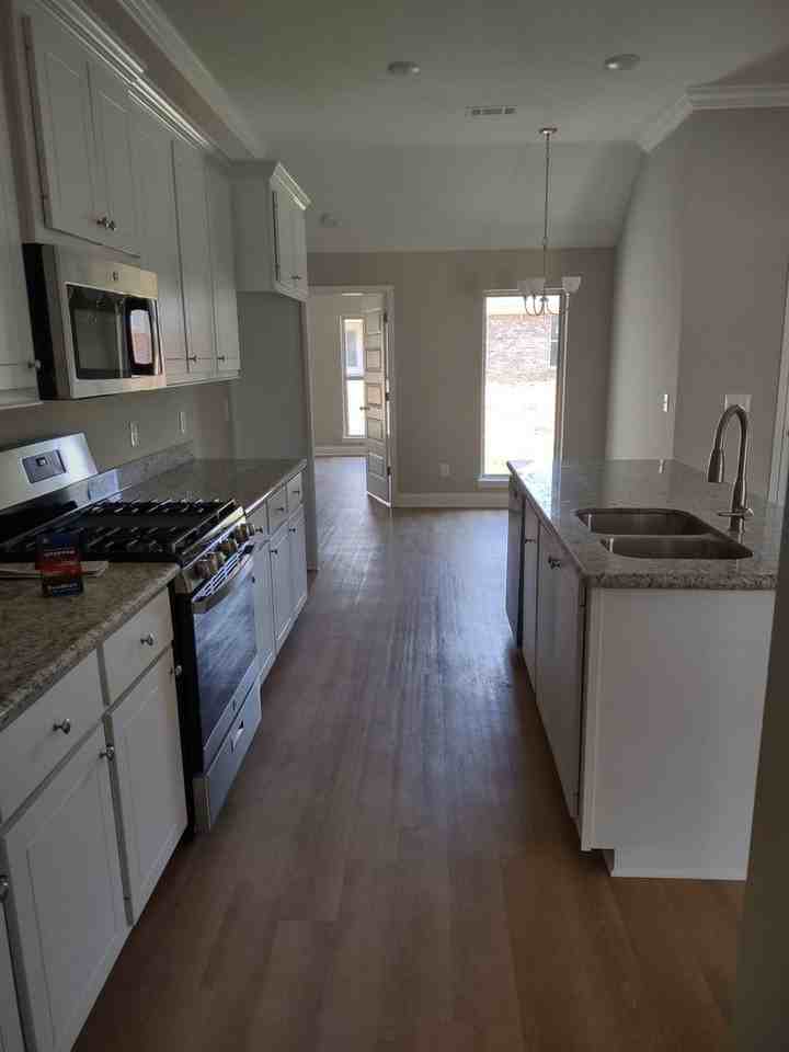 560 Silver Hill - Photo 6 of 25