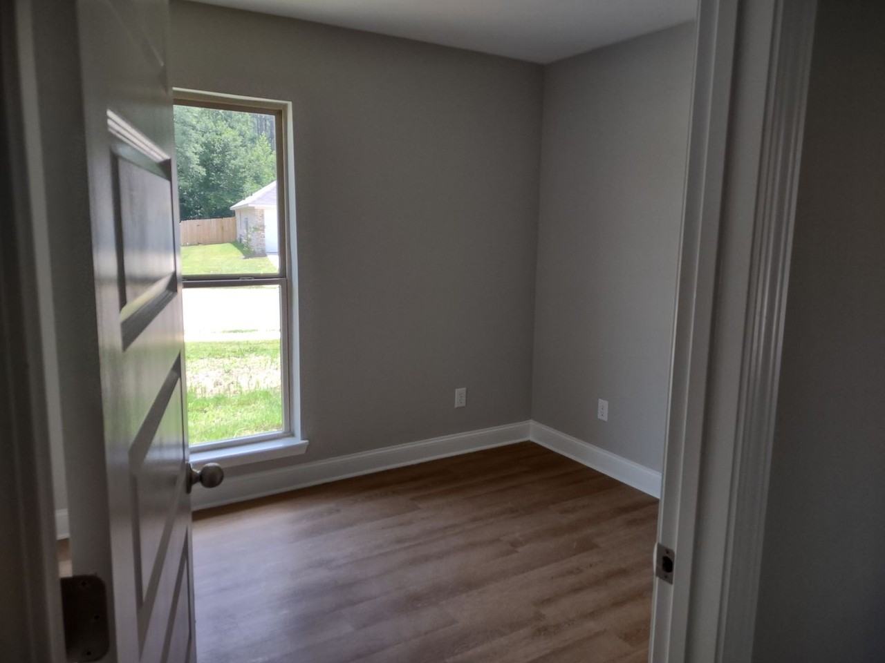 560 560 Silver Hill Drive - Photo 3 of 25