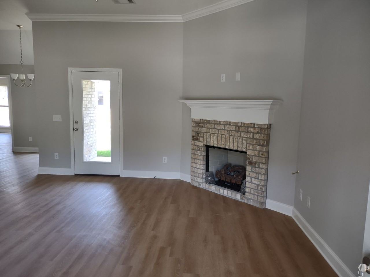560 Silver Hill - Photo 2 of 25