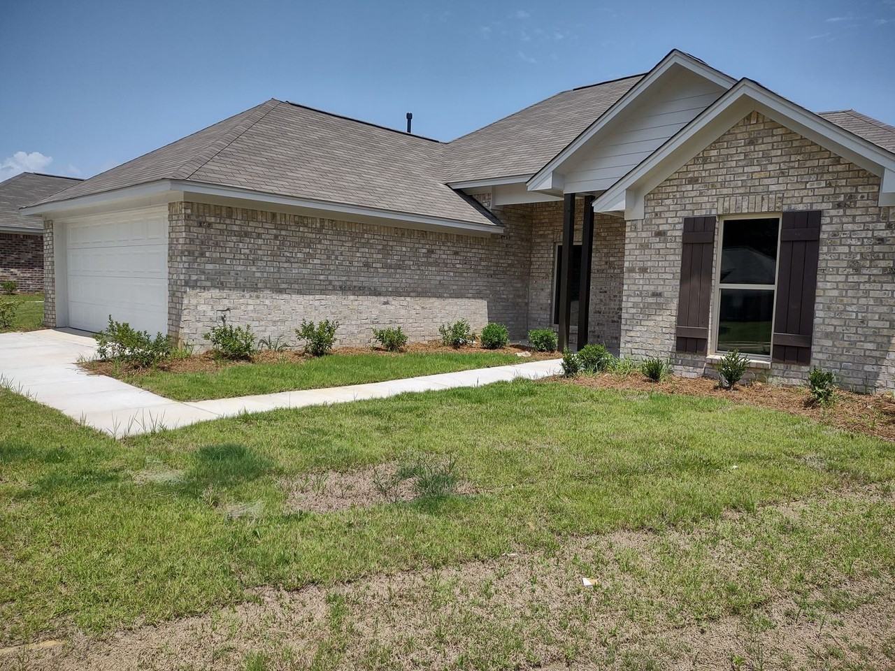 560 Silver Hill - Photo 3 of 25