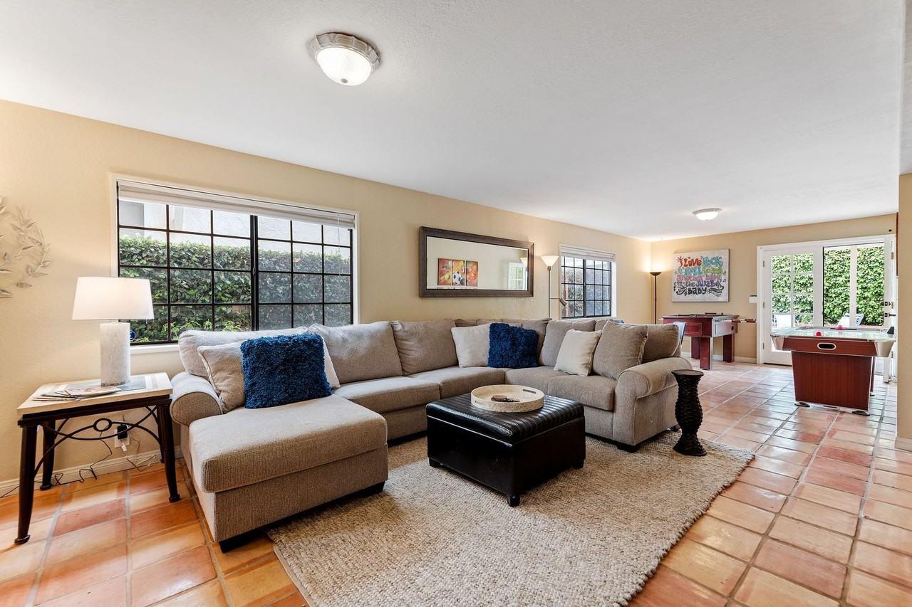 4850 Amalfi Way - Photo 4 of 50