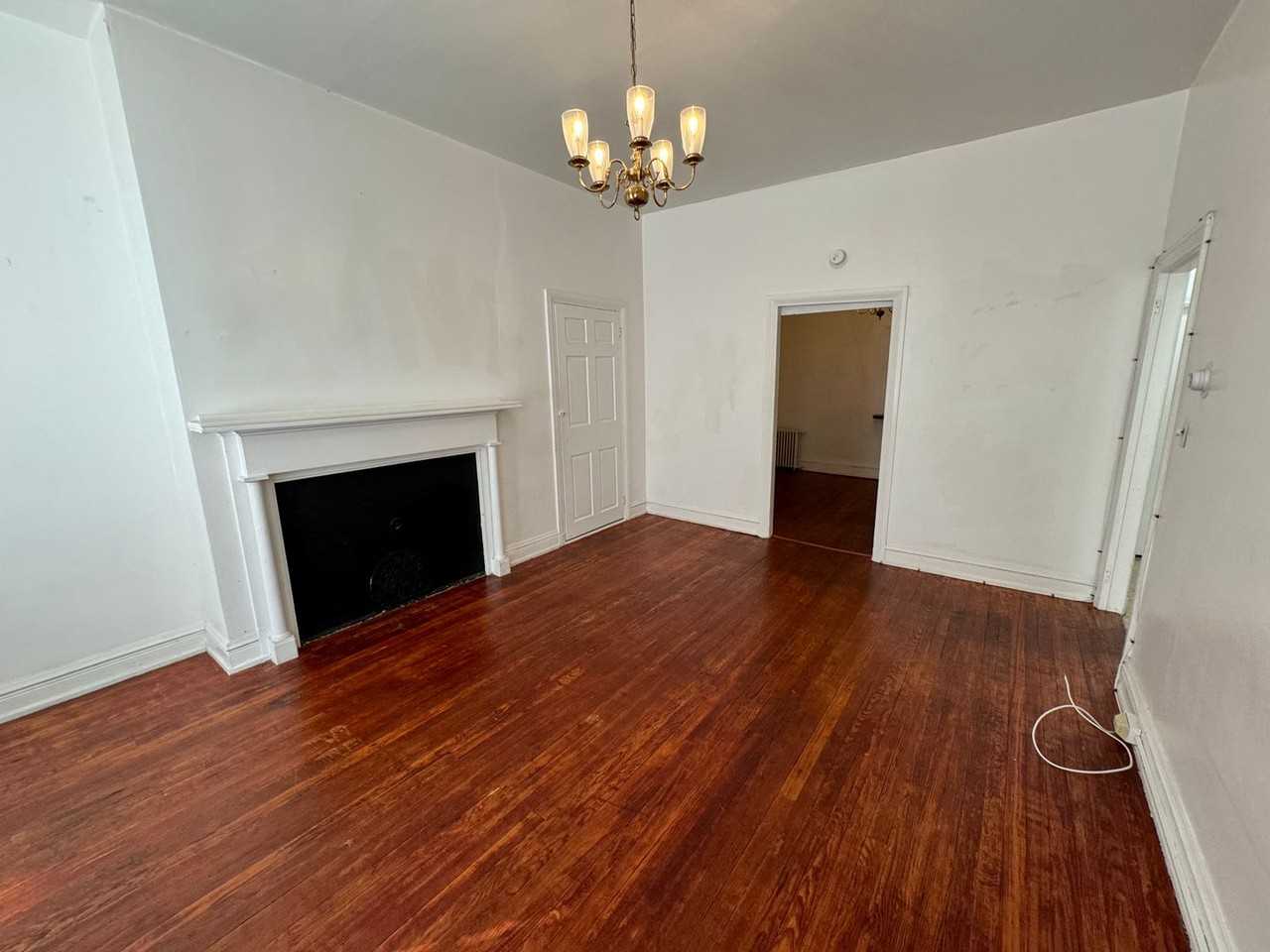 107 E Market St - Photo 7 of 11