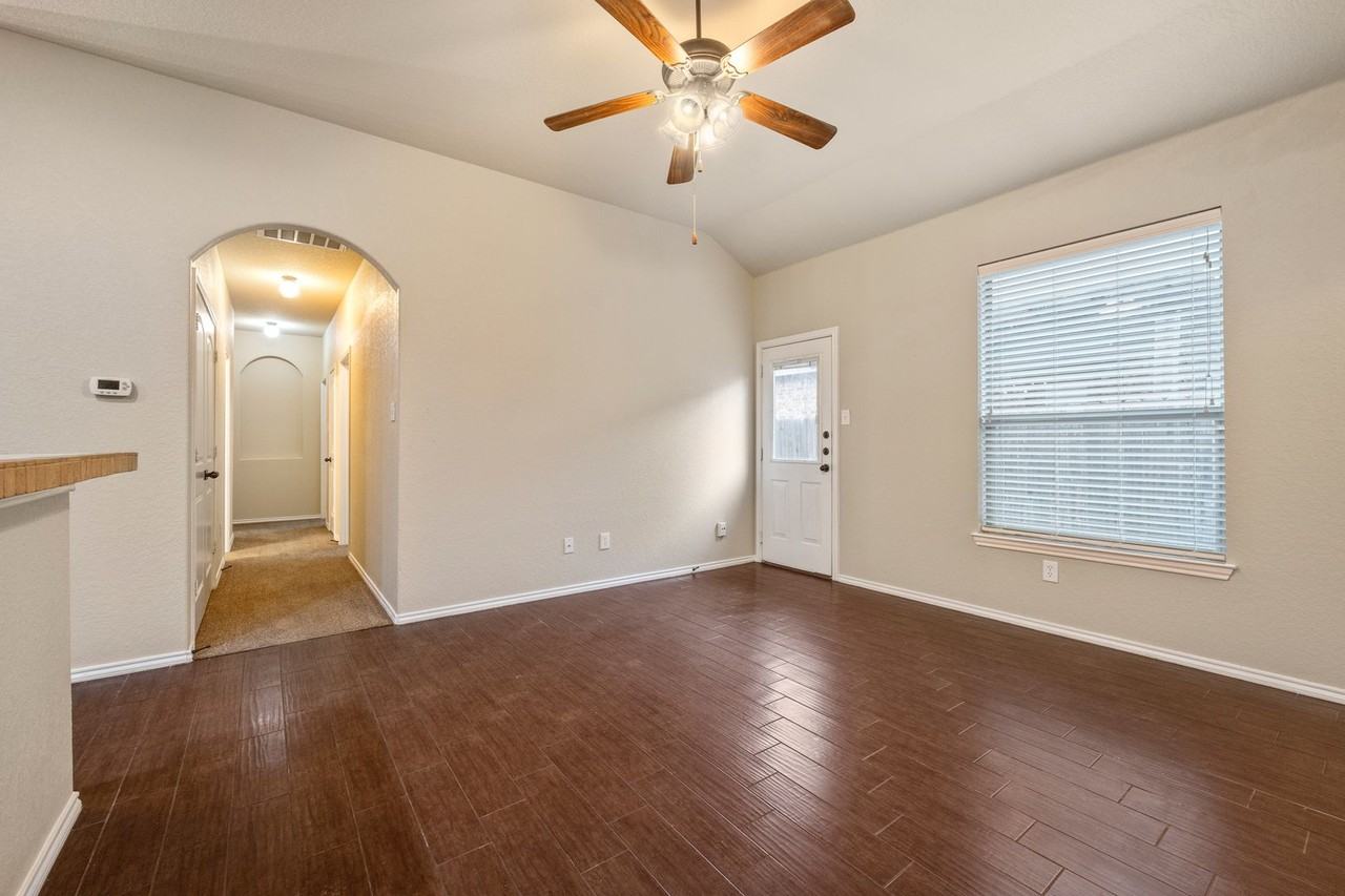 293 Rosalie Dr - Photo 4 of 15