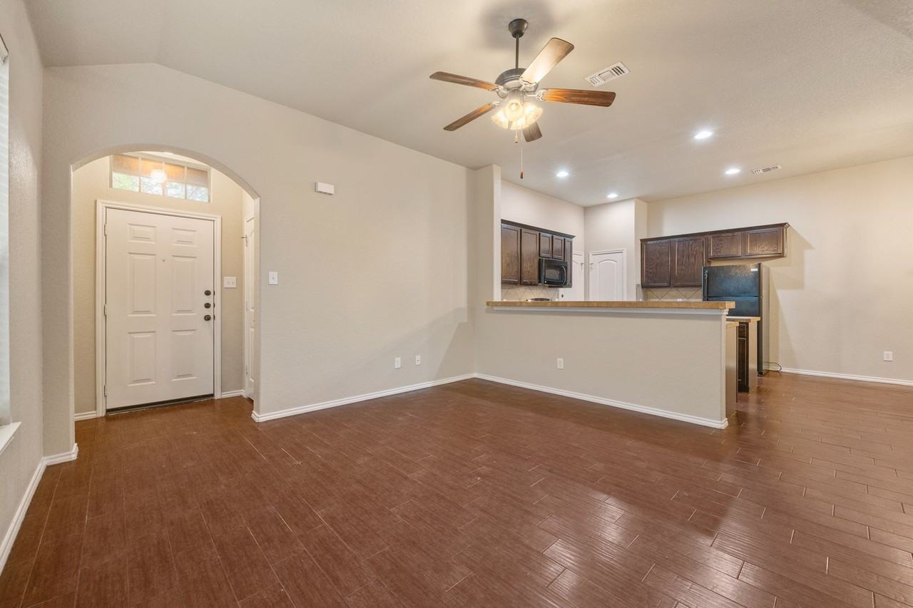 293 Rosalie Dr - Photo 6 of 15