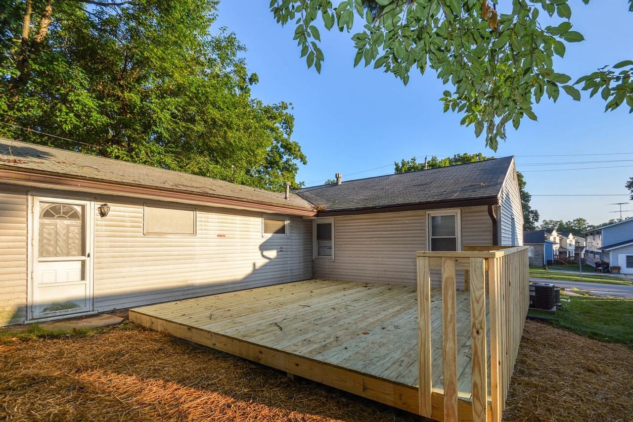 404 E 20th St - Photo 3 of 14